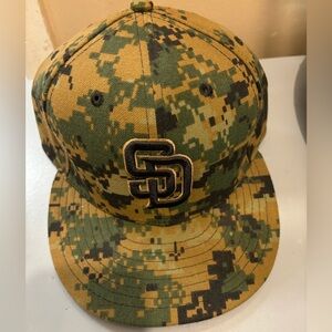 MLB New Era San Diego Padres fitted camo hat size 7 5/8.